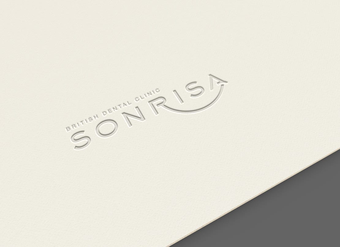 imagen corporativa, imagen limpia y logotipo en colores claros