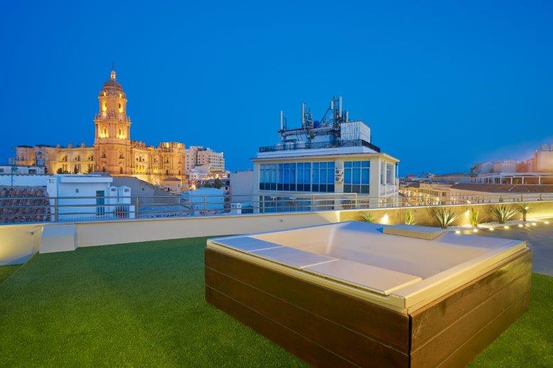 DISEÑO DE TERRAZA PARA ÁTICO EN EL CENTRO DE MÁLAGA